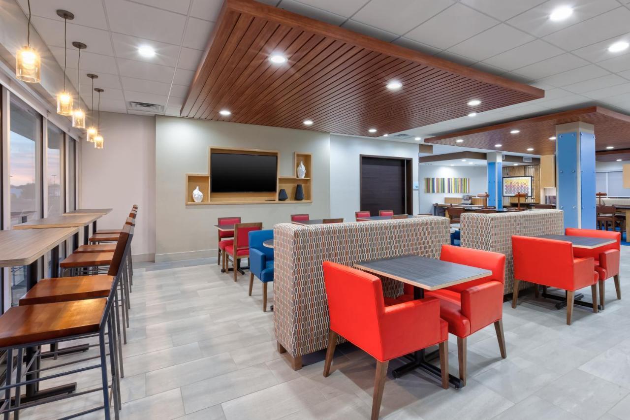 Holiday Inn Express & Suites Wooster By Ihg Exterior photo